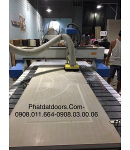 KHÂU PHAY CNC ĐIÊU KHẮC HOA VĂN LÊN TẤM CỬA .