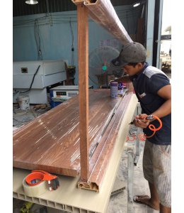 KHÂU SẢN XUẤT LẮP BẢN LỀ CỬA GỖ CHỐNG CHÁY COMPOSITE